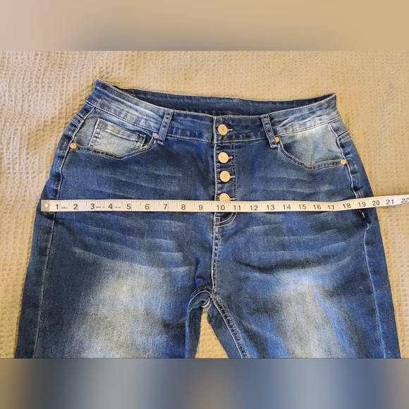 Fly button jeans - womans - Picture 3 of 5